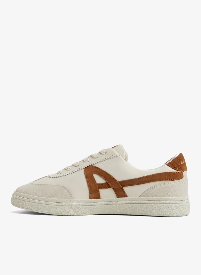 الدو حذاء رياضي برباط منخفض